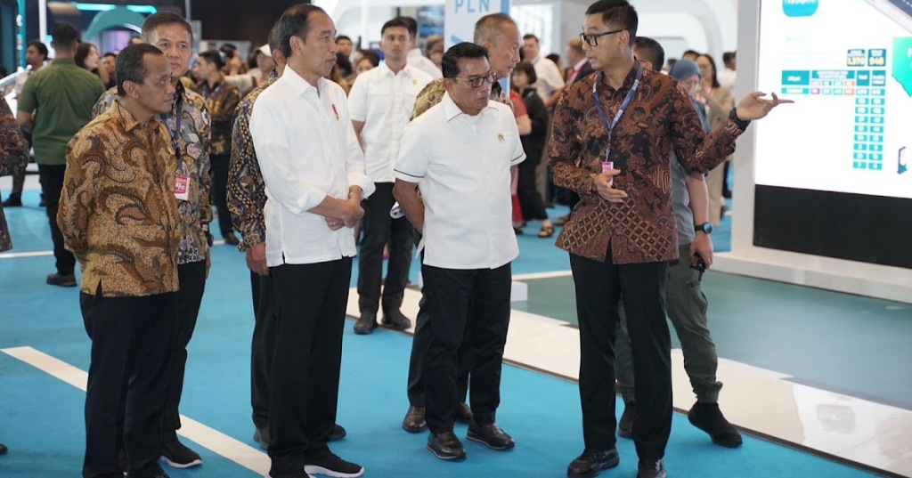 Jokowi Dorong Perkembangan Kendaraan Listrik di PEVS 2024 dengan Dukungan PLN